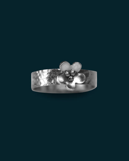 Medium Flower Band Ring