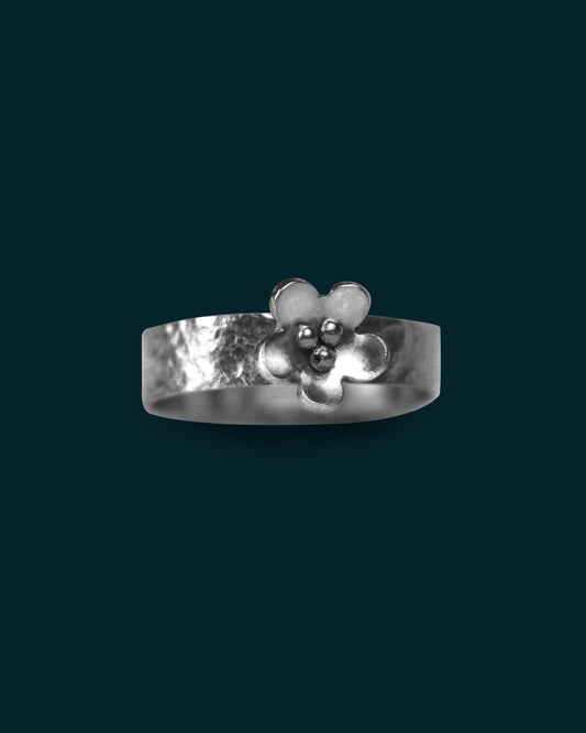 Medium Flower Band Ring